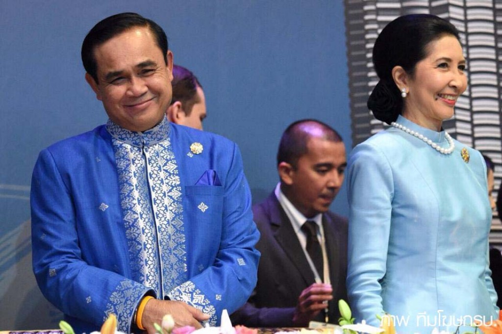 นายกฯไทยร่วมงานเลี้ยงอาหารค่ำผู้นำอาเซียน นายกฯไทยร่วมงานเลี้ยงอาหารค่ำผู้นำอาเซียน