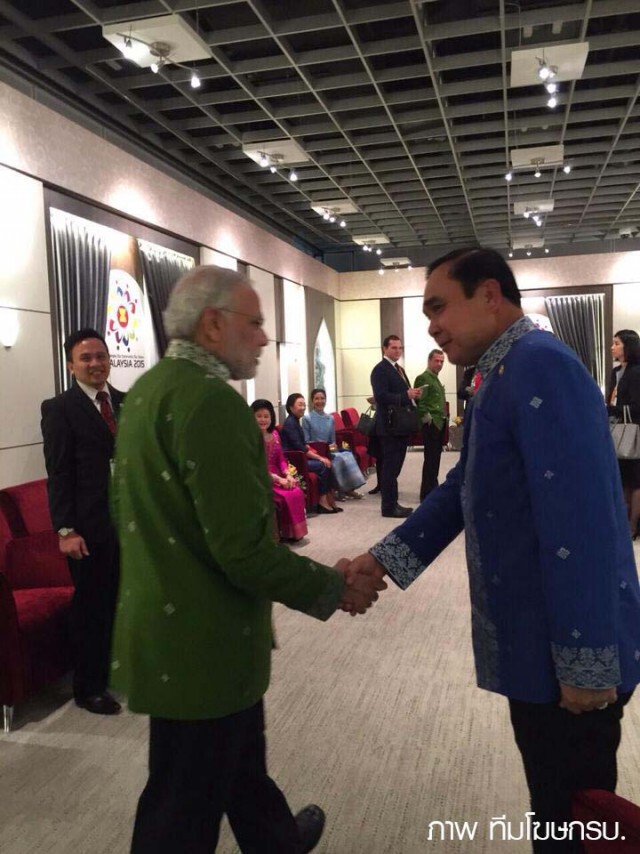 นายกฯไทยร่วมงานเลี้ยงอาหารค่ำผู้นำอาเซียน