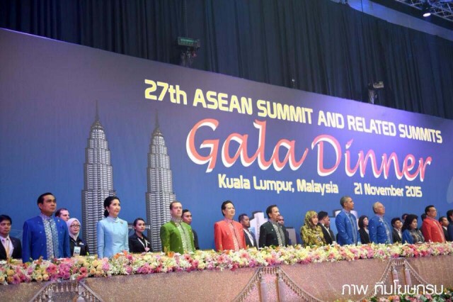นายกฯไทยร่วมงานเลี้ยงอาหารค่ำผู้นำอาเซียน