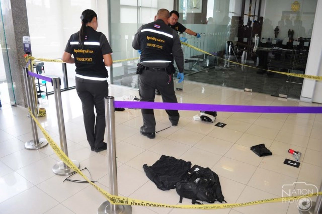 โจรบุกเดี่ยวควง"ปืนปลอม"ปล้นแบงก์ เจอยิงสวนเจ็บสาหัส