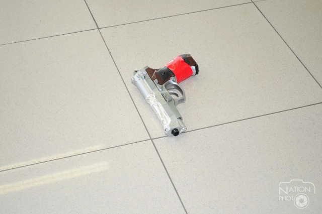 โจรบุกเดี่ยวควง"ปืนปลอม"ปล้นแบงก์ เจอยิงสวนเจ็บสาหัส