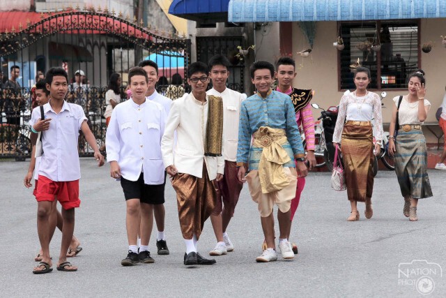 โรงเรียนคณะราษฎรบำรุงยะลา จัดงานลอยกระทงสืบสานประเพณี