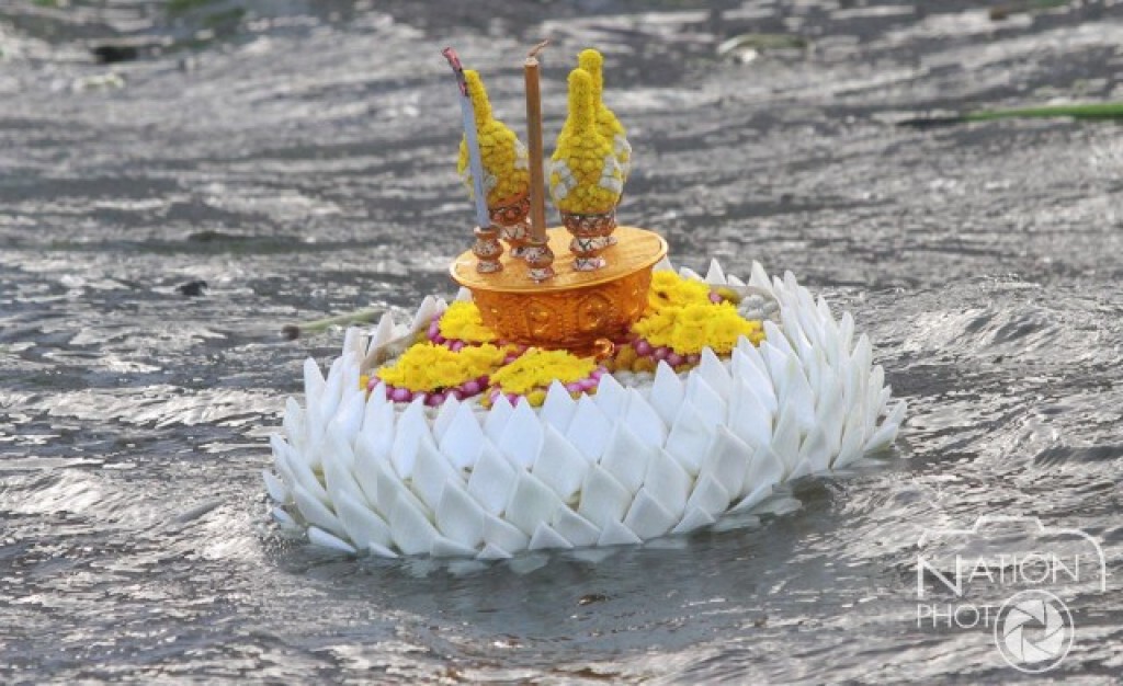 อัญเชิญพระประทีปในหลวง-พระราชินี ลอยแม่น้ำเจ้าพระยา