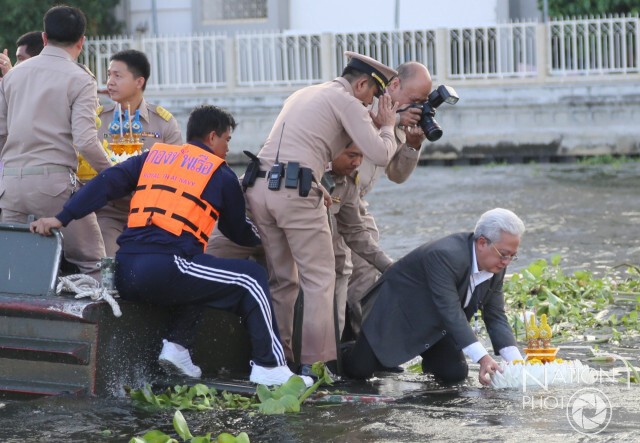 อัญเชิญพระประทีปในหลวง-พระราชินี ลอยแม่น้ำเจ้าพระยา