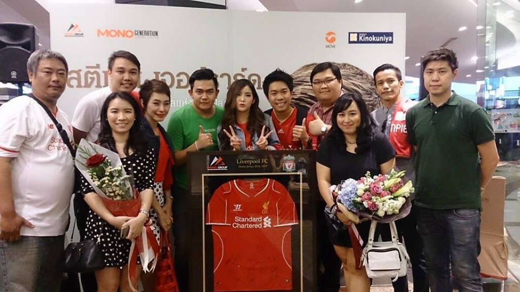 แฟนคลับ"หงส์แดง" แห่ร่วมงานหนังสือ  "เจอร์ราร์ด" ฉบับไทย คับคั่ง