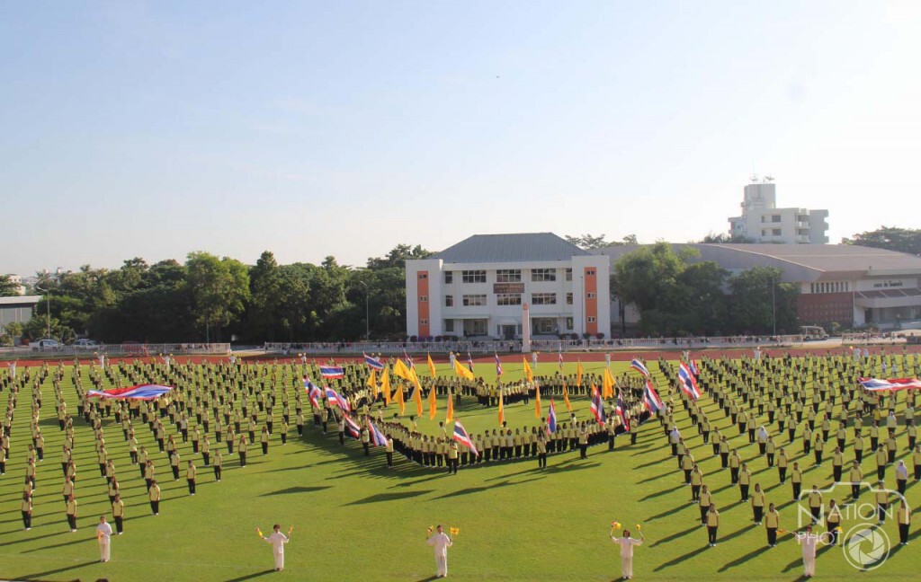 นศ.ม.หัวเฉียว 1000 คน ร่วมรำไท้เก๊กหมู่เทิดพระเกียรติฯ นศ.ม.หัวเฉียว 1000 คน ร่วมรำไท้เก๊กหมู่เทิดพระเกียรติฯ