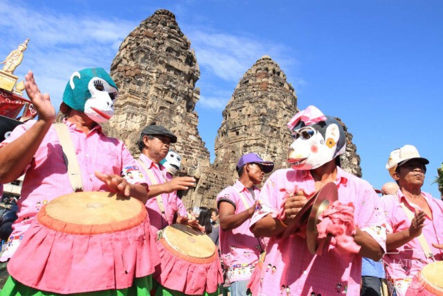 จ.ลพบุรีเปิดงานเลี้ยง"โต๊ะจีนลิง" ครั้งที่ 27