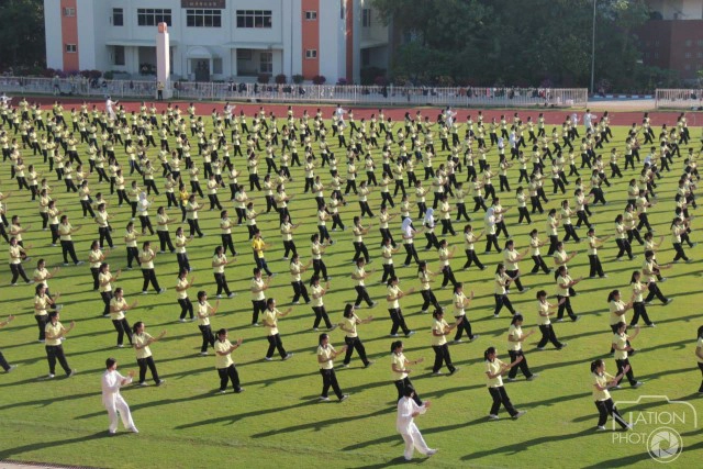 นศ.ม.หัวเฉียว 1000 คน ร่วมรำไท้เก๊กหมู่เทิดพระเกียรติฯ
