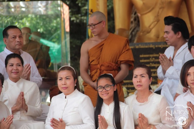 "พระณเดชน์" บวชแล้ว "ญาญ่า-เพื่อนดารา"บินร่วมงาน