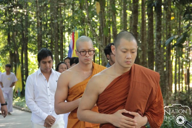 "พระณเดชน์" บวชแล้ว "ญาญ่า-เพื่อนดารา"บินร่วมงาน