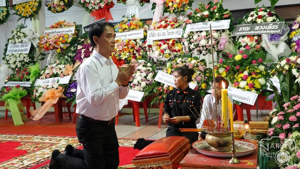 "เหล่าศิลปิน"ร่วมงานสวดพระอภิธรรม"สีหนุ่ม"อย่างคับคั่ง! เป็นคืนที่สอง "เหล่าศิลปิน"ร่วมงานสวดพระอภิธรรม"สีหนุ่ม"อย่างคับคั่ง! เป็นคืนที่สอง