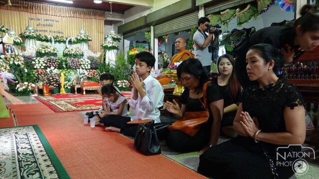 "เหล่าศิลปิน"ร่วมงานสวดพระอภิธรรม"สีหนุ่ม"อย่างคับคั่ง! เป็นคืนที่สอง