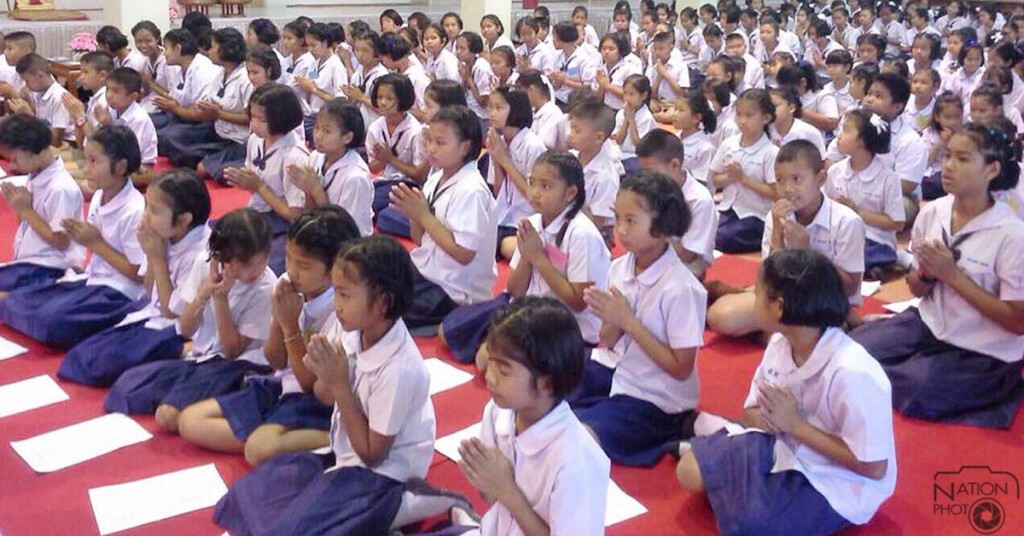 ชาวบ้านชีทวนสวดมนต์แบบโบราณถวายพ่อหลวง ชาวบ้านชีทวนสวดมนต์แบบโบราณถวายพ่อหลวง