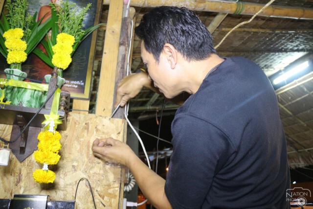 วัยรุ่นไล่ยิงกันเจ็บ 2 ราย กระสุนทะลุร้านส้มตำเฉียดเจ้าของหวิดดับ