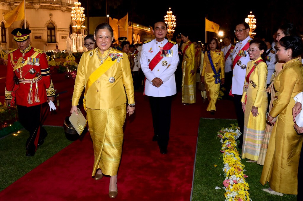 รัฐบาลจัดงานสโมสรสันนิบาตเฉลิมพระเกียรติพระบาทสมเด็จพระเจ้าอยู่หัว รัฐบาลจัดงานสโมสรสันนิบาตเฉลิมพระเกียรติพระบาทสมเด็จพระเจ้าอยู่หัว