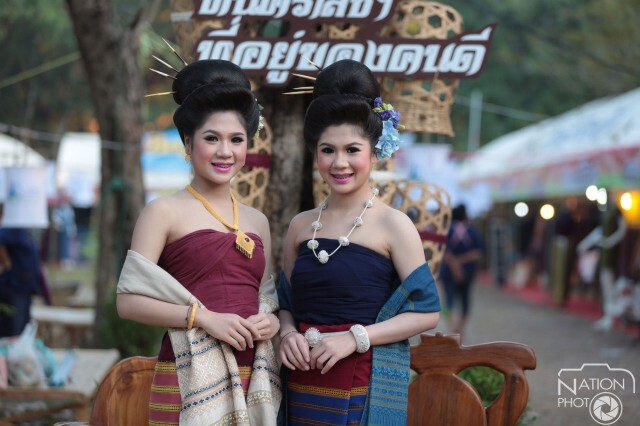 ย้อนอดีตศรีสัชนาลัย นุ่งผ้าไทย ใส่เงิน ทองลายโบราณ