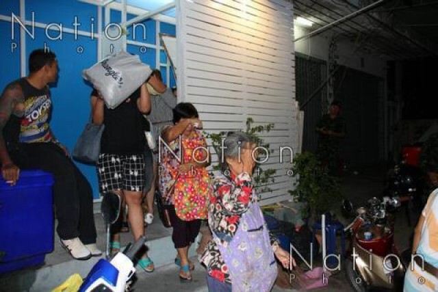 ทหารบุกจับบ่อนไฮโลย่านประเวศ รวบนักพนัน 31 ราย