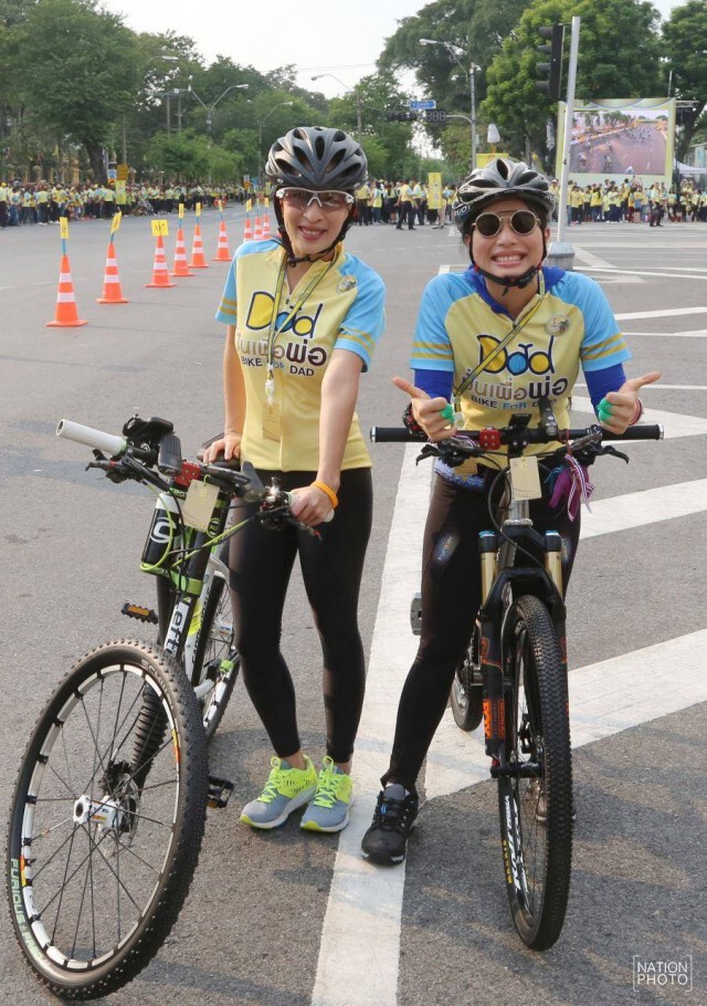 พระองค์เจ้าพัชรกิติยาภา พร้อมด้วย พระองค์เจ้าสิริวัณณวรีนารีรัตน์ ทรงนำขบวน  "ปั่นเพื่อพ่อ"