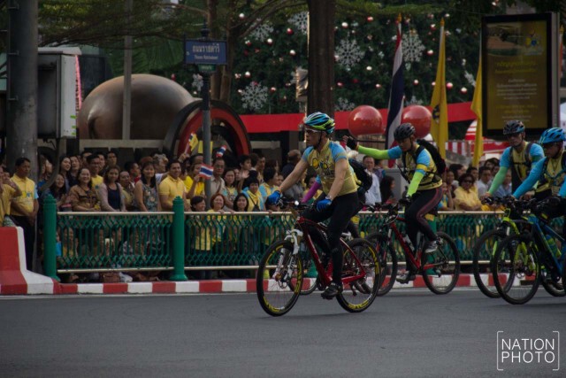 ภาพชุด สมเด็จพระบรมฯ ทรงนำขบวนปั่นจักรยาน "ปั่นเพื่อพ่อ"