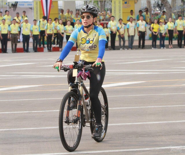 พระองค์เจ้าพัชรกิติยาภา พร้อมด้วย พระองค์เจ้าสิริวัณณวรีนารีรัตน์ ทรงนำขบวน  "ปั่นเพื่อพ่อ"