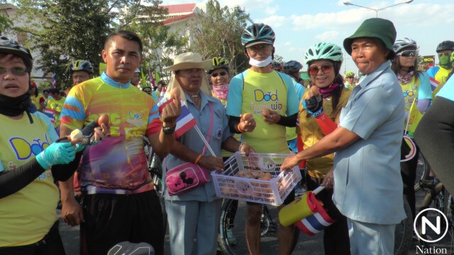 เด็กออทิสติก-ประชาชนกว่าหมื่นคน ใน จ.บุรีรัมย์ พร้อมใจสวมเสื้อเหลืองปั่นถวายพ่อหลวง
