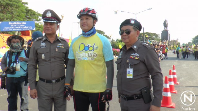 เด็กออทิสติก-ประชาชนกว่าหมื่นคน ใน จ.บุรีรัมย์ พร้อมใจสวมเสื้อเหลืองปั่นถวายพ่อหลวง