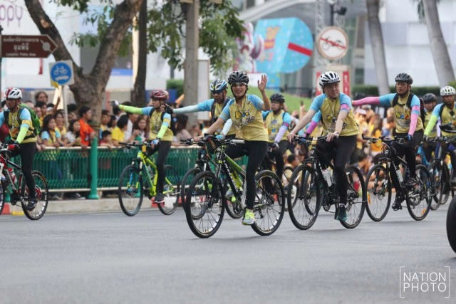 ภาพชุด พระองค์ภาฯ ทรงนำขบวนปั่นจักรยาน "ปั่นเพื่อพ่อ"