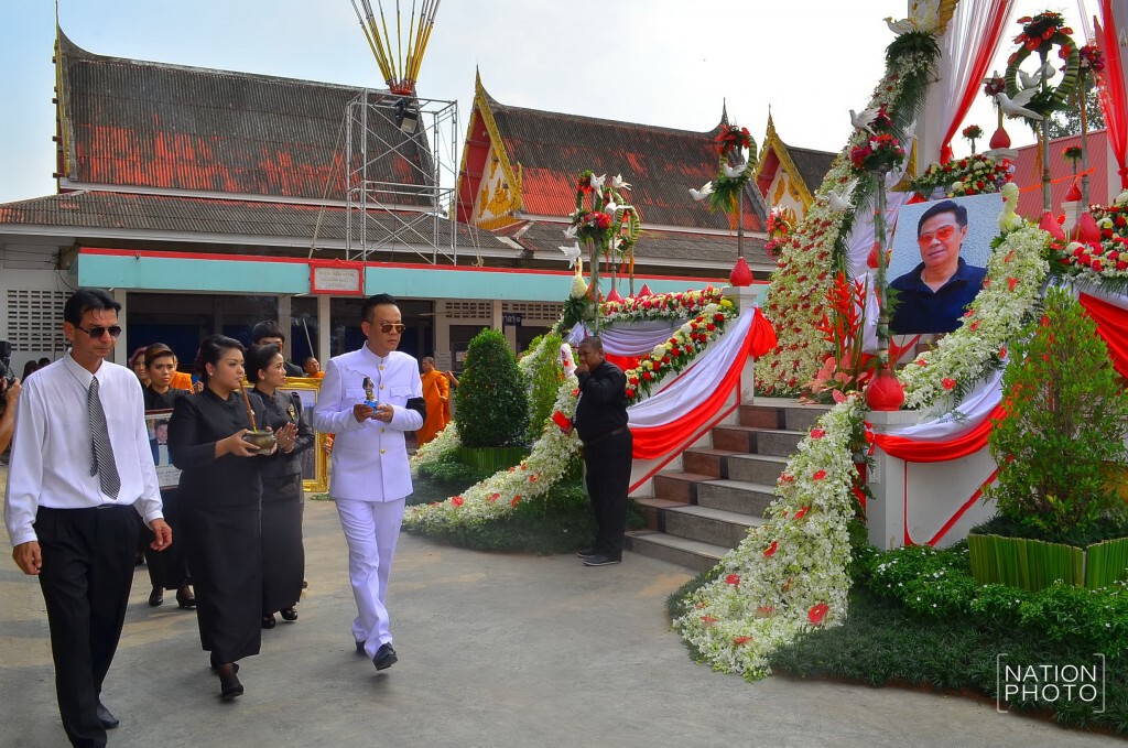 เหล่าศิลปินดาราร่วมพิธีพระราชทานเพลิงศพ“สีหนุ่ม เชิญยิ้ม”