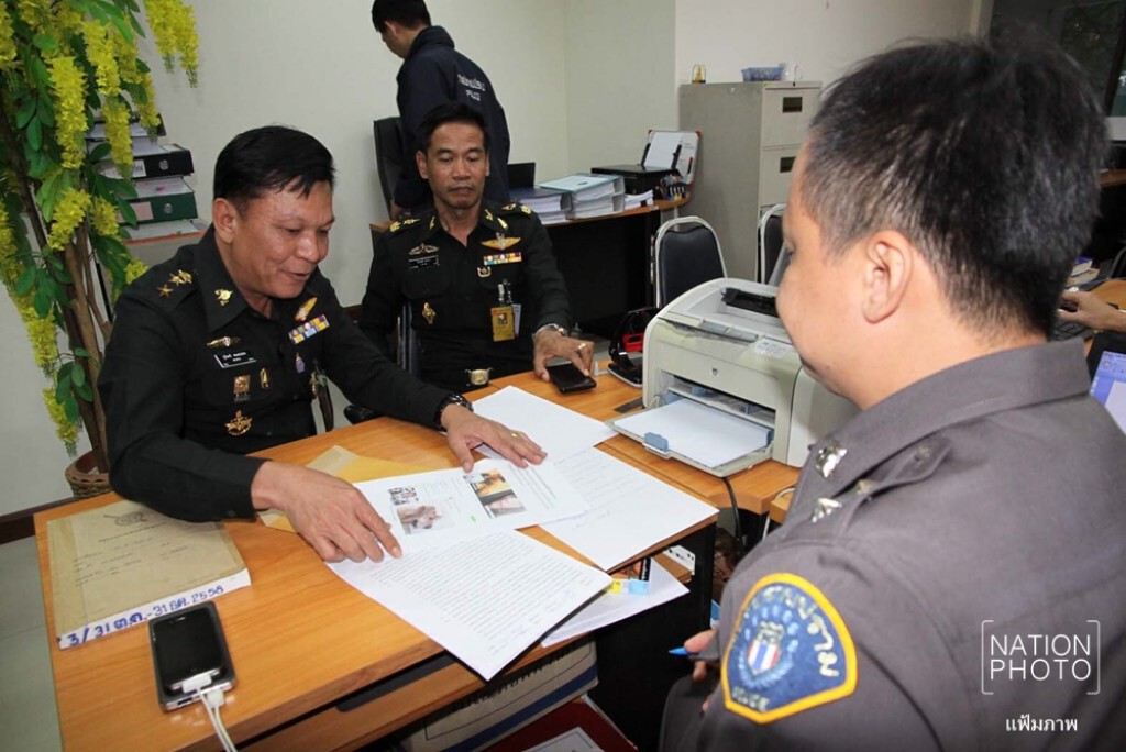รวบแล้ว"ธเนศ"ร่วมโพสต์ผังราชภักดิ์ คุมตัวเข้าเรือนจำชั่วคราว มทบ.11 รวบแล้ว"ธเนศ"ร่วมโพสต์ผังราชภักดิ์ คุมตัวเข้าเรือนจำชั่วคราว มทบ.11