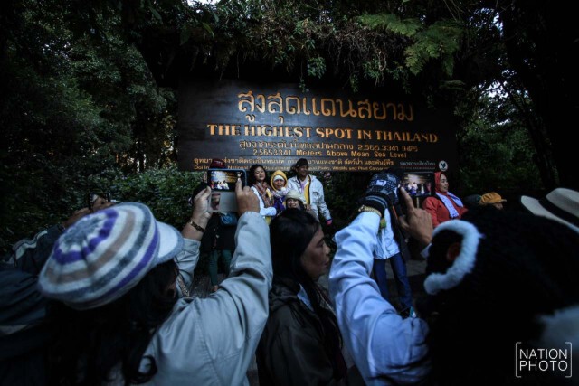 นักท่องเที่ยวแน่นดอยอินทนนท์ ชมพระอาทิตย์ขึ้น"กิ่วแม่ปาน"