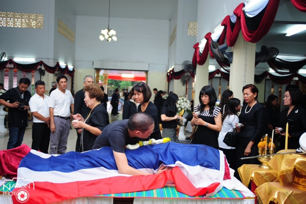 พิธีพระราชทานน้ำหลวงอาบศพ "ผกก.ปลวกแดง" และ "รอง สวป." ถูกดาบตำรวจยิงเสียชีวิต