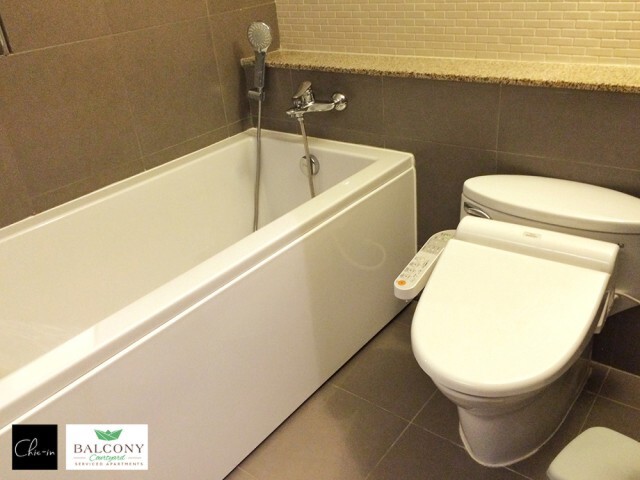 Chic-in : Balcony Courtyard Service Apartments ศรีราชา