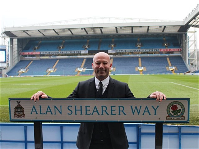 เป็นเกียรติ! แบล็คเบิร์นเลือกชื่อ "อลัน เชียเรอร์" เป็นขื่อถนน