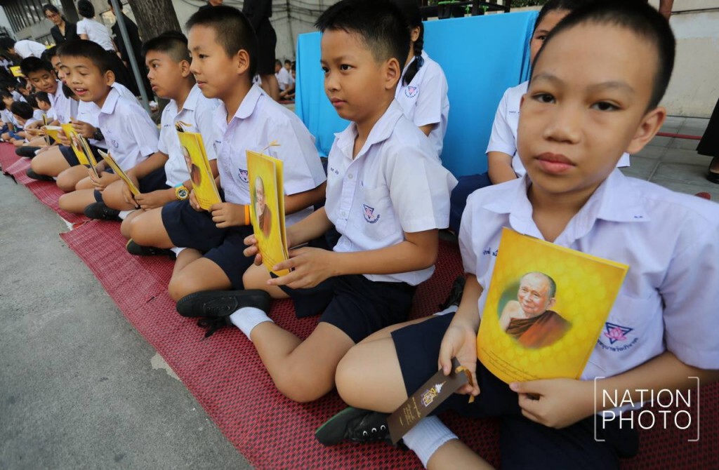 ประชาชนร่วมน้อมส่ง พระโกศพระศพ สมเด็จพระสังฆราช