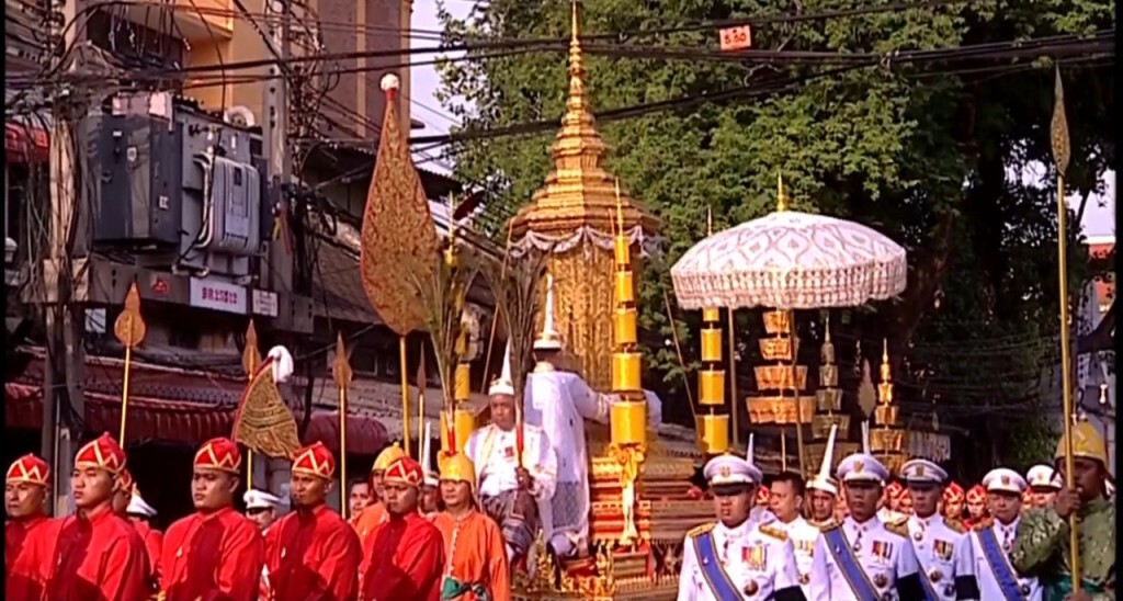 ประชาชนร่วมส่งเสด็จสมเด็จพระสังฆราช