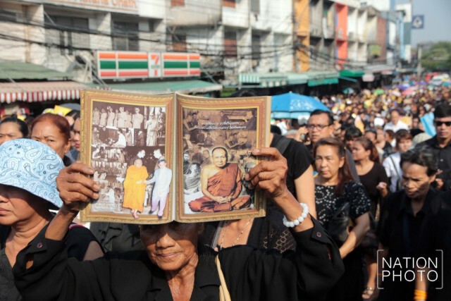 ประชาชนแน่น! เรือนหมื่น ร่วมส่งเสด็จพระสังฆราช