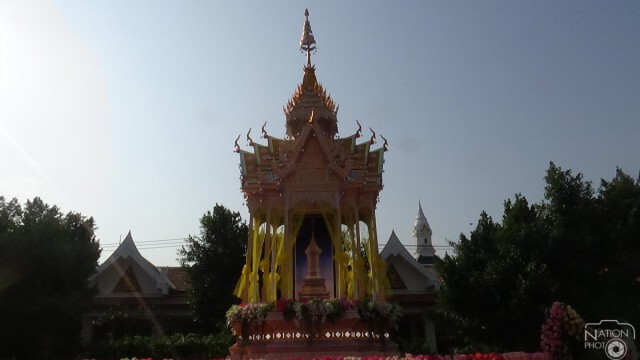 ประชาชนทั่วประเทศรอร่วมพิธีถวายดอกไม้จันทน์