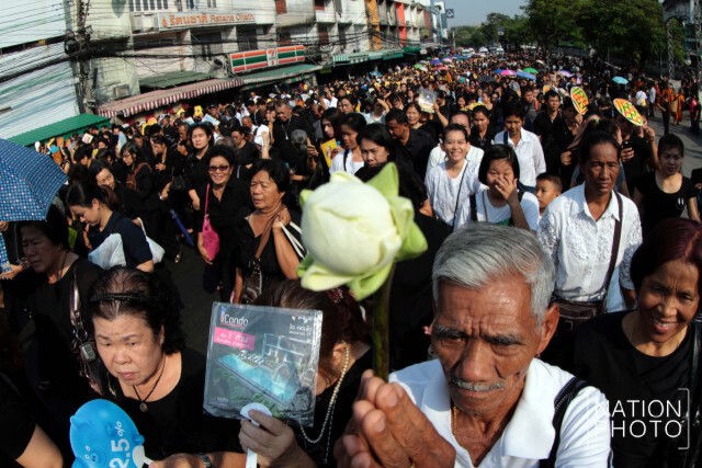 ประชาชนแน่น! เรือนหมื่น ร่วมส่งเสด็จพระสังฆราช