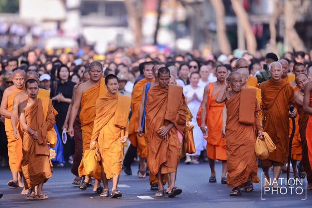 ประชาชนแน่น! เรือนหมื่น ร่วมส่งเสด็จพระสังฆราช