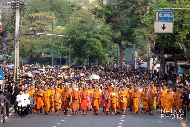 ประชาชนแน่น! เรือนหมื่น ร่วมส่งเสด็จพระสังฆราช