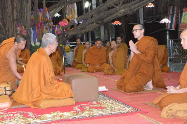 พระณเดชณ์สึกแล้ว แฟนคลับร่วมพิธีแต่เช้ามืด