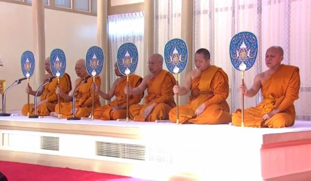 สมเด็จพระบรมฯเสด็จฯเก็บพระอัฐิสมเด็จพระสังฆราช