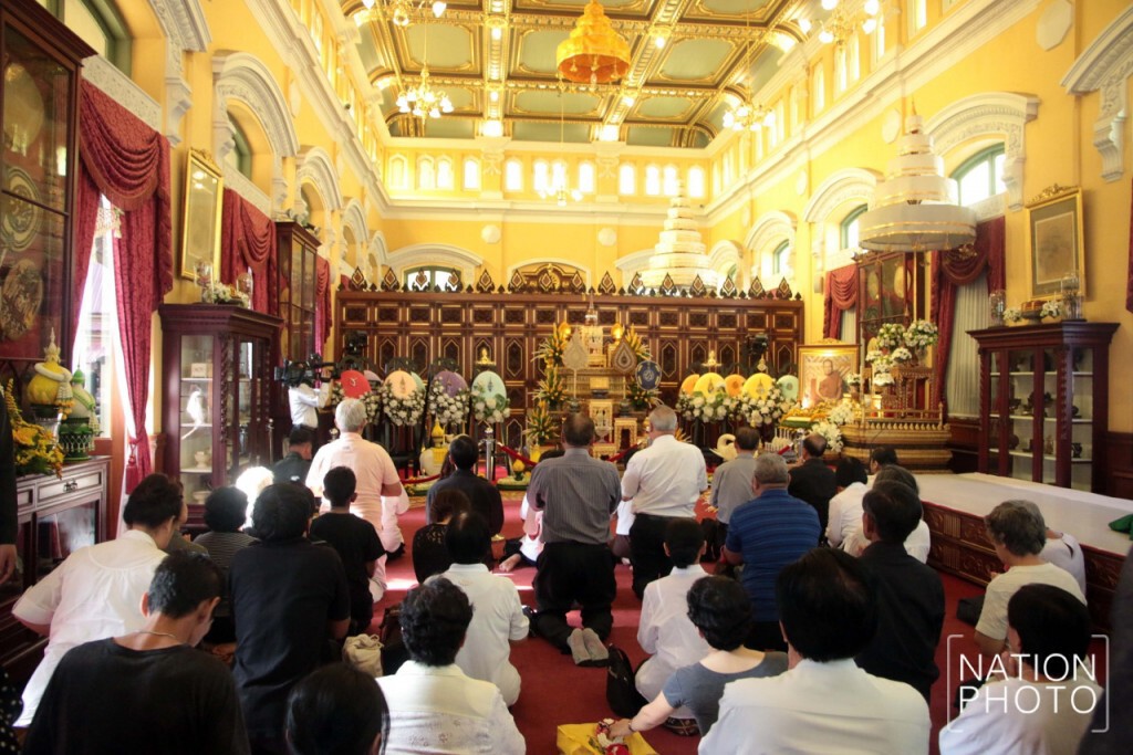 พุทธศาสนิกชนแน่นวัดบวร  ถวายสักการะพระอัฐิพระสังฆราช
