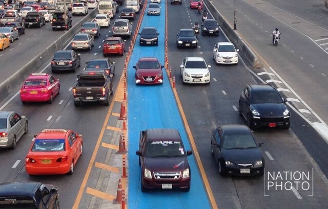 ผุดไอเดีย! ช่องทางจราจรพิเศษสีฟ้า แก้ปัญหารถติดถนนรัตนาธิเบศร์
