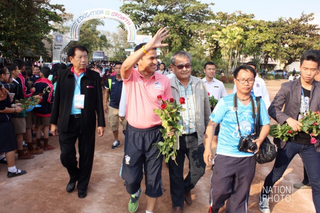 ชาวพะเยาแห่ต้อนรับ "ช้างศึกยู-23" คึกคัก