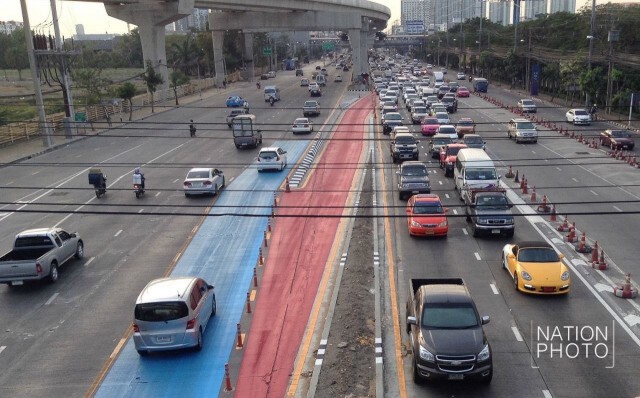 ผุดไอเดีย! ช่องทางจราจรพิเศษสีฟ้า แก้ปัญหารถติดถนนรัตนาธิเบศร์