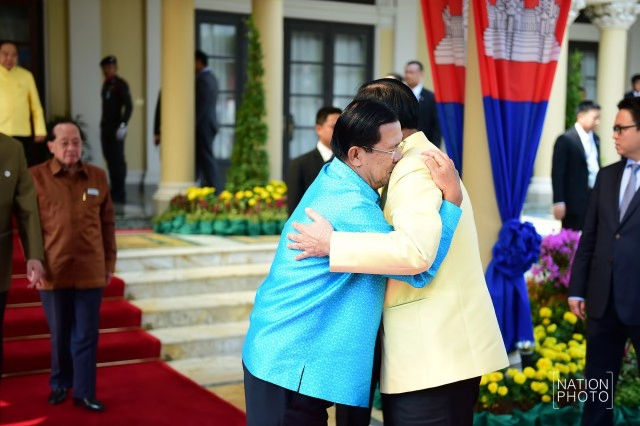 ลุงตู่ "ขำเลย" มุขฮุนเซน ให้ไทยสร้างสะพาน กัมพูชาแต่งเพลงรำวงเชียร์