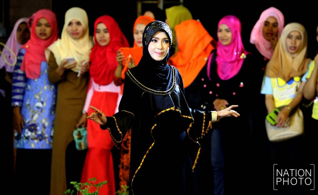 เปิดงานแสดงแฟชั่นโชว์ชุดมุสลิม ผลงานดีไซน์เนอร์-นางแบบพื้นที่ชายแดนใต้