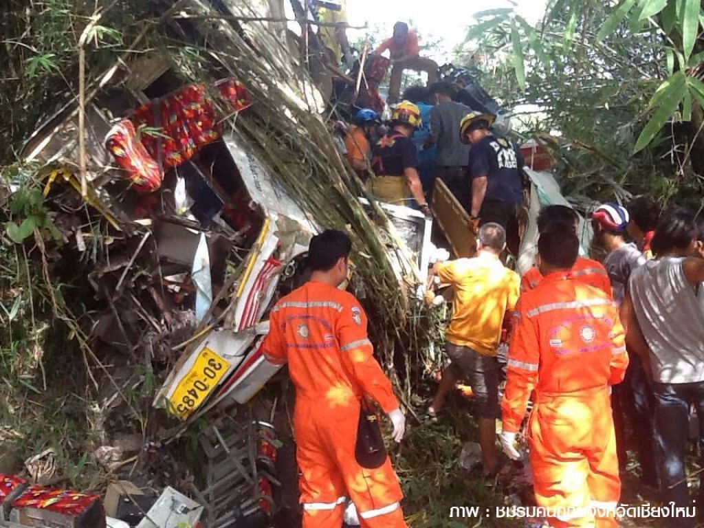 เกิดอุบัติเหตุรถบัสจีน ตกเขาดอยสะเก็ดเชียงใหม่ ตายแเล้ว 8 -เจ็บอื้อ