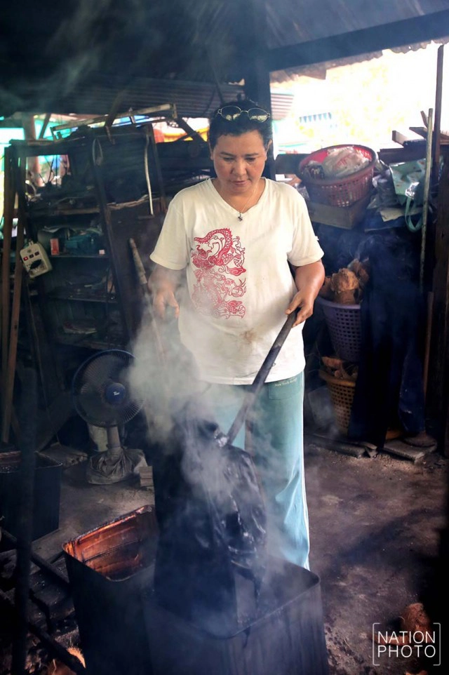 การย้อมผ้าแบบโบราณแห่งเดียวใน จ.สงขลา